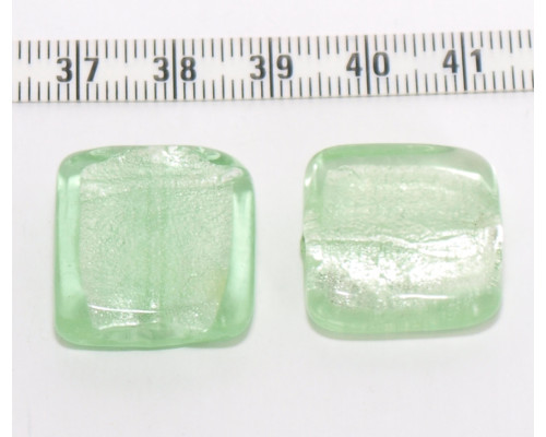 Vinutá perle čtverec se stříbrnou fólií - barva světle zelená 2ks