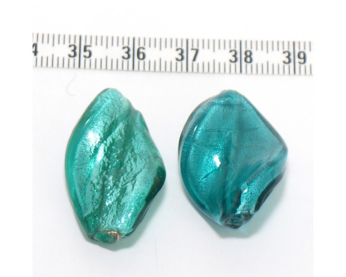Vinuté perle se stříbrnou fólií uvnitř, list twist - barva aquamarine 1ks
