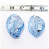Vinuté perle se stříbrnou fólií uvnitř, list twist - barva světle modrá s hnědým proužkem 1ks