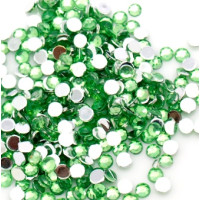 Pryskyřičný broušený (fazetovaný) cabochon mini 3mm - barva zelená 2g